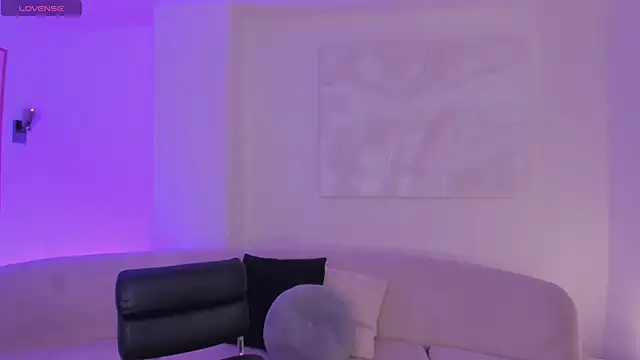 SamanthaKlein  online show from March 13, 2026, 3:55 am