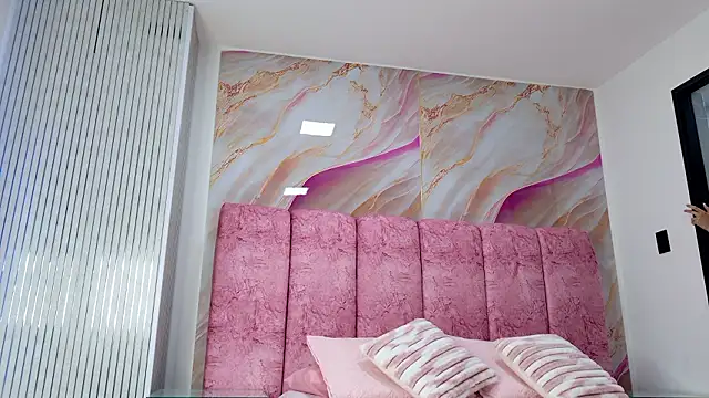 kendal rossi online show from February 2, 2026, 11:53 am