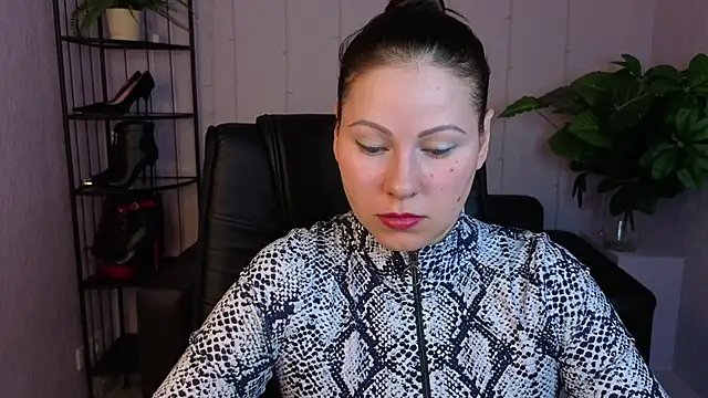 Dana  dom online show from April 13, 2026, 4:05 am