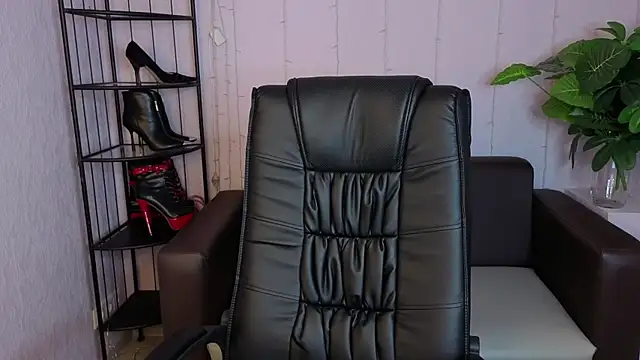 Dana  dom online show from March 25, 2026, 8:46 am