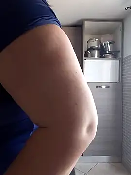 Snapshot of carolyne2023 chatting on November 6, 2025, 7:45 am carolyne2023 online show from November 6, 2025, 7:45 am