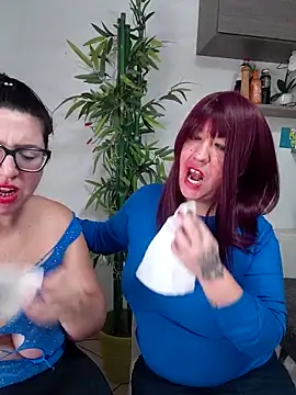 Snapshot of carolyne2023 chatting on December 5, 2025, 8:02 am carolyne2023 online show from December 5, 2025, 8:02 am