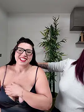 Snapshot of carolyne2023 chatting on December 4, 2025, 8:46 am carolyne2023 online show from December 4, 2025, 8:46 am