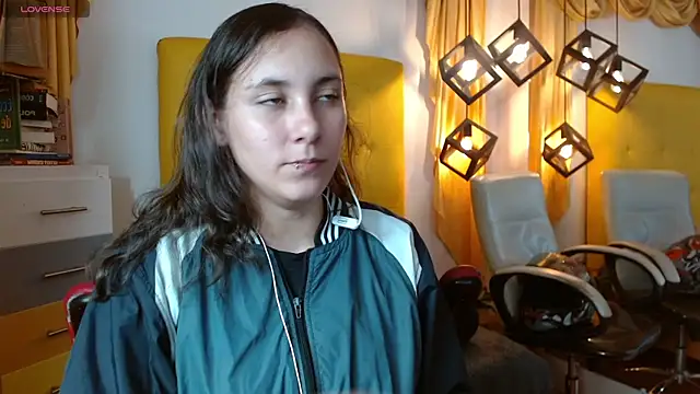 xlunna online show from December 16, 2025, 8:57 pm