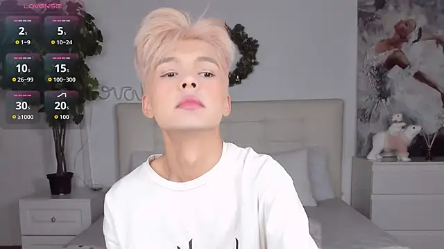 Snapshot of Felix_Rey chatting on December 15, 2025, 9:09 pm Felix Rey online show from December 15, 2025, 9:09 pm