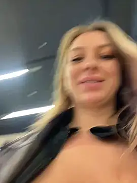 Snapshot of Sweet___Emily chatting on January 15, 2025, 3:50 pm Sweet Emily online show from January 15, 2025, 3:50 pm