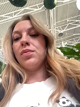 Snapshot of Sweet___Emily chatting on November 4, 2025, 11:36 am Sweet Emily online show from November 4, 2025, 11:36 am