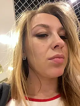 Snapshot of Sweet___Emily chatting on October 14, 2025, 1:45 pm Sweet Emily online show from October 14, 2025, 1:45 pm