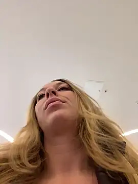 Snapshot of Sweet___Emily chatting on February 15, 2026, 3:22 pm Sweet Emily online show from February 15, 2026, 3:22 pm