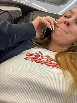 Snapshot of Sweet___Emily chatting on November 18, 2025, 1:36 pm Sweet Emily online show from November 18, 2025, 1:36 pm