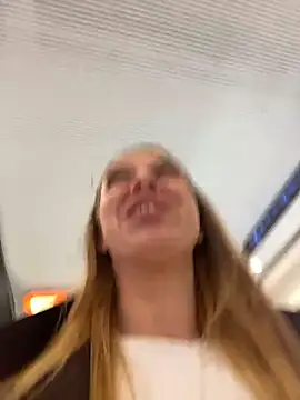 Snapshot of Sweet___Emily chatting on December 19, 2025, 12:07 pm Sweet Emily online show from December 19, 2025, 12:07 pm