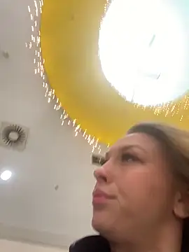 Snapshot of Sweet___Emily chatting on December 22, 2025, 12:05 pm Sweet Emily online show from December 22, 2025, 12:05 pm