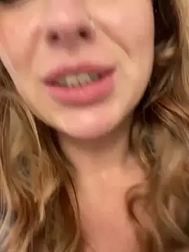 Snapshot of Sweet___Emily chatting on January 28, 2025, 2:42 pm Sweet Emily online show from January 28, 2025, 2:42 pm