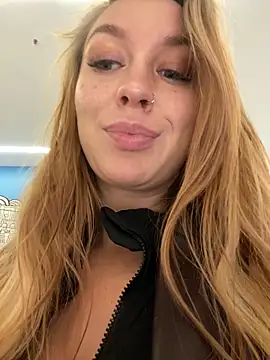 Snapshot of Sweet___Emily chatting on February 11, 2025, 5:07 pm Sweet Emily online show from February 11, 2025, 5:07 pm