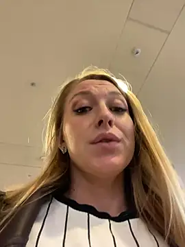 Snapshot of Sweet___Emily chatting on October 13, 2025, 12:29 pm Sweet Emily online show from October 13, 2025, 12:29 pm