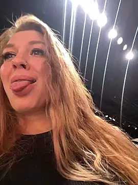 Snapshot of Sweet___Emily chatting on January 14, 2025, 4:18 pm Sweet Emily online show from January 14, 2025, 4:18 pm