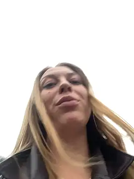 Snapshot of Sweet___Emily chatting on November 7, 2025, 12:42 pm Sweet Emily online show from November 7, 2025, 12:42 pm