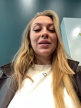 Snapshot of Sweet___Emily chatting on October 3, 2025, 1:56 pm Sweet Emily online show from October 3, 2025, 1:56 pm