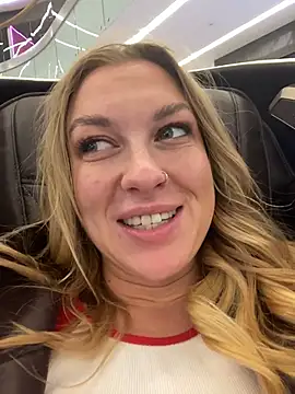 Snapshot of Sweet___Emily chatting on November 25, 2025, 1:22 pm Sweet Emily online show from November 25, 2025, 1:22 pm