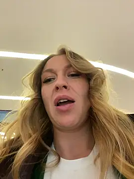 Snapshot of Sweet___Emily chatting on January 12, 2026, 12:45 pm Sweet Emily online show from January 12, 2026, 12:45 pm