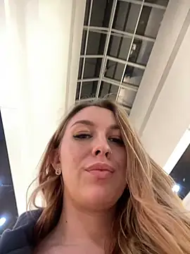 Snapshot of Sweet___Emily chatting on January 31, 2025, 5:42 pm Sweet Emily online show from January 31, 2025, 5:42 pm