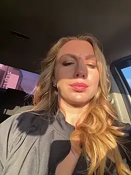 Snapshot of Sweet___Emily chatting on October 7, 2025, 1:12 pm Sweet Emily online show from October 7, 2025, 1:12 pm