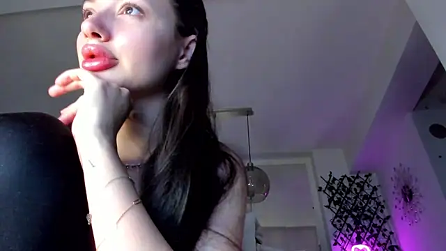 Snapshot of IreneVON chatting on February 19, 2025, 3:38 pm IreneVON online show from February 19, 2025, 3:38 pm
