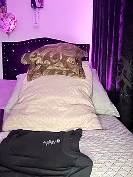 EimyParker  online show from December 18, 2025, 9:07 pm