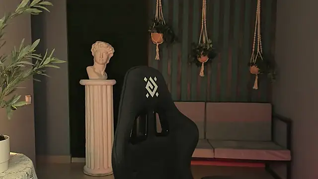 FioraMarmoris online show from November 7, 2025, 5:12 am