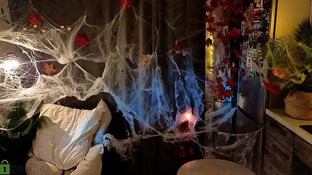 Eva Natsumi online show from October 31, 2025, 6:04 pm