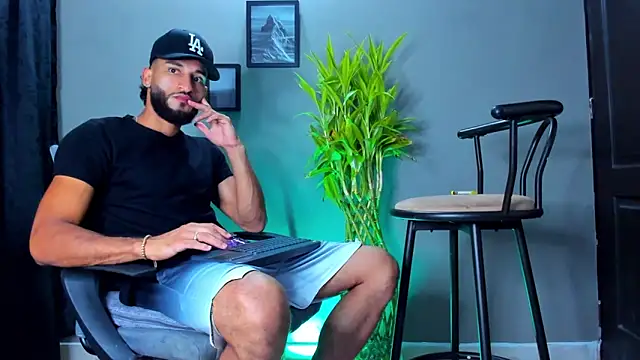 Damian 022 online show from February 24, 2026, 4:24 am