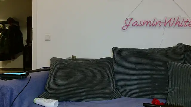 Jasmin-White online show from May 17, 2026, 6:52 pm