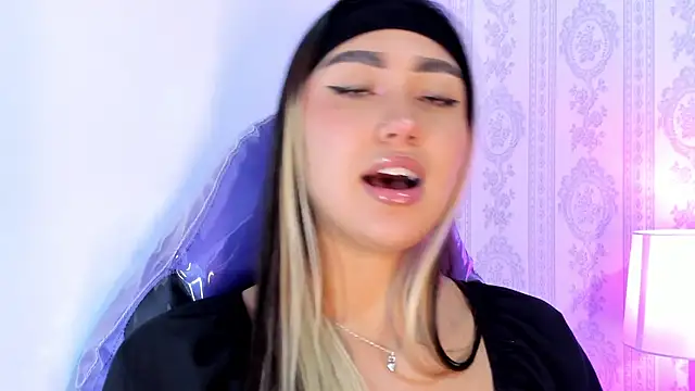 Snapshot of liaa_18 chatting on February 28, 2026, 4:34 am liaa 18 online show from February 28, 2026, 4:34 am