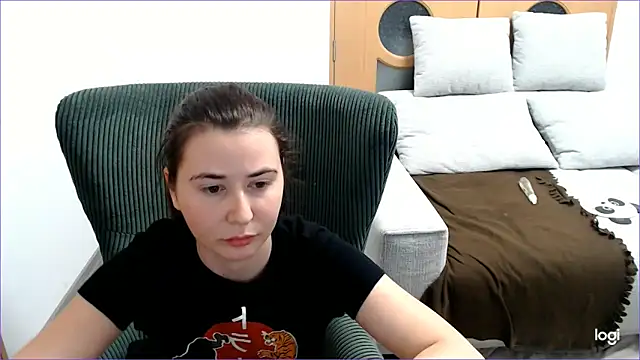 VioletaFlower7 online show from December 13, 2025, 8:04 pm