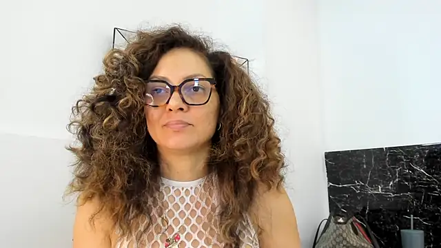 Juliabadlee online show from February 1, 2025, 3:08 am