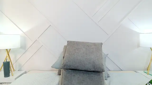 Juliabadlee online show from July 26, 2026, 12:28 am