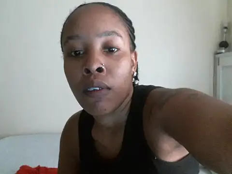 Snapshot of R-thequeen chatting on March 7, 2025, 11:18 am R-thequeen online show from March 7, 2025, 11:18 am