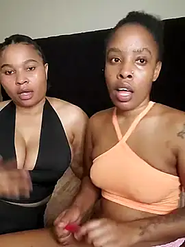 R-thequeen online show from April 28, 2026, 9:52 pm