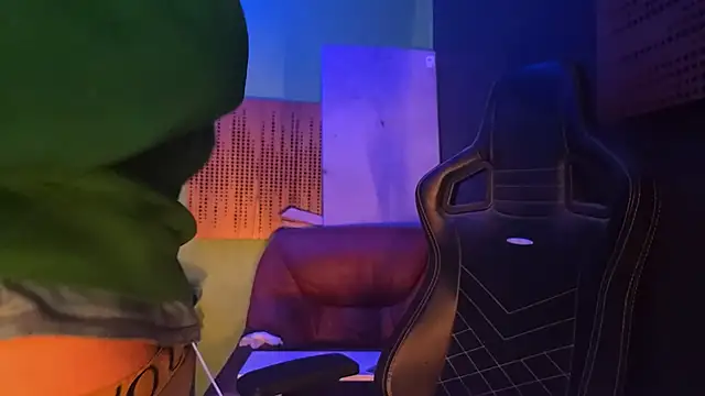 Snapshot of savage_daddyy chatting on February 26, 2025, 4:41 am savage daddyy online show from February 26, 2025, 4:41 am