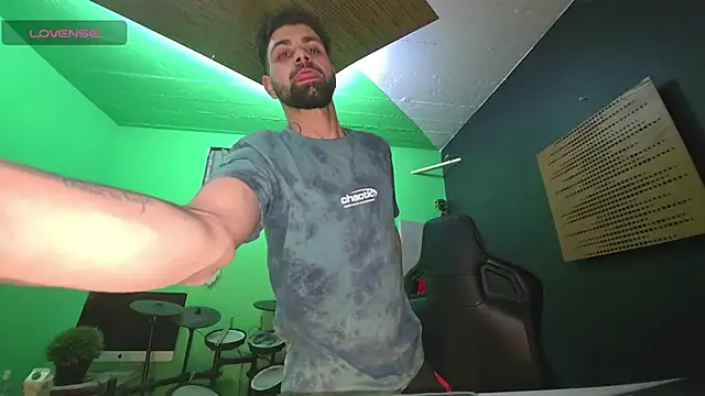 Snapshot of savage_daddyy chatting on February 27, 2025, 7:08 am savage daddyy online show from February 27, 2025, 7:08 am