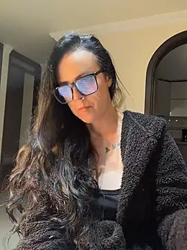 AndreaValencia online show from July 14, 2026, 2:05 am