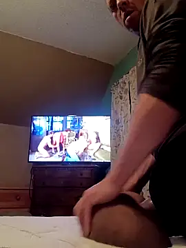 Snapshot of Bigloggz chatting on February 18, 2026, 1:03 am Bigloggz online show from February 18, 2026, 1:03 am