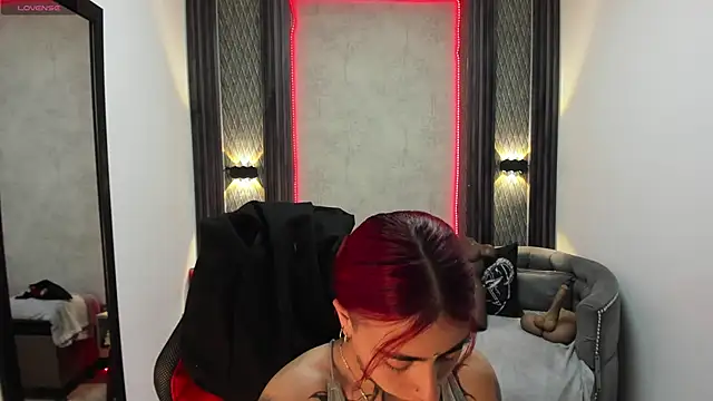 Snapshot of selene_red_ chatting on March 6, 2025, 4:07 pm selene red online show from March 6, 2025, 4:07 pm
