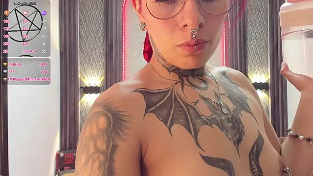 Snapshot of selene_red_ chatting on February 20, 2025, 9:53 pm selene red online show from February 20, 2025, 9:53 pm