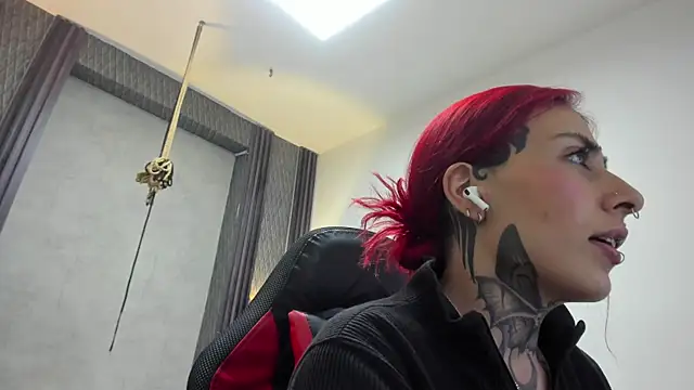 Snapshot of selene_red_ chatting on June 15, 2026, 1:39 am selene red online show from June 15, 2026, 1:39 am