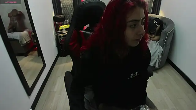 Snapshot of selene_red_ chatting on March 6, 2025, 12:41 pm selene red online show from March 6, 2025, 12:41 pm