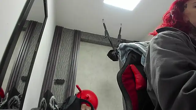 selene red  online show from February 10, 2026, 12:31 am