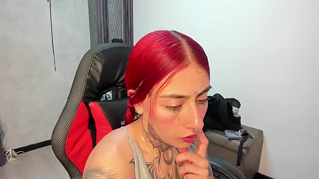 Snapshot of selene_red_ chatting on June 11, 2026, 2:53 am selene red online show from June 11, 2026, 2:53 am