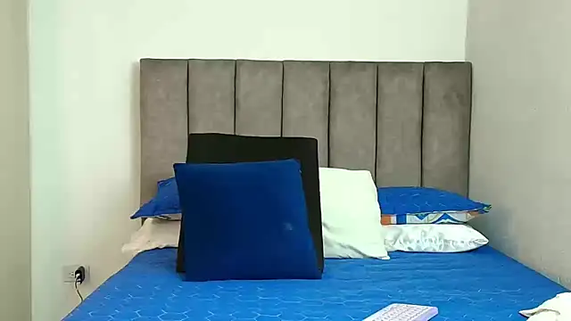 Snapshot of karina_lewis_ chatting on October 29, 2025, 4:00 am karina lewis online show from October 29, 2025, 4:00 am