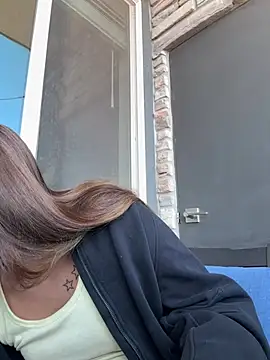 18petitewhitegirl online show from April 23, 2026, 11:50 pm